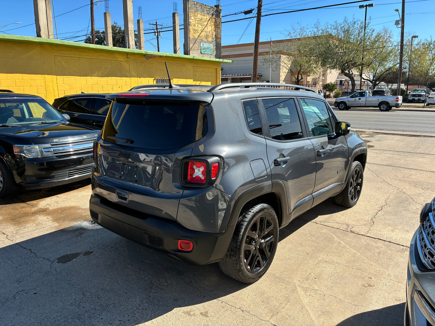 2023 Jeep Renegade Altitude 4x4 • 67k Millas • 📄 Título Limpio